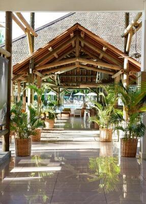 The Ravenala Attitude Resort 4*