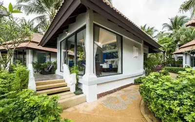 Akyra Beach Resort Phuket 5*